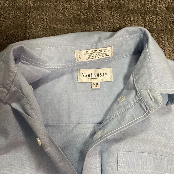 VanHeusen Button down Dress shirt (A) - Picture 2 of 2